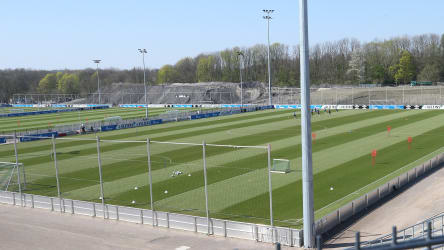 Der Platz von Schalkes U 23 bleibt leer: Das Training wurde ausgesetzt.