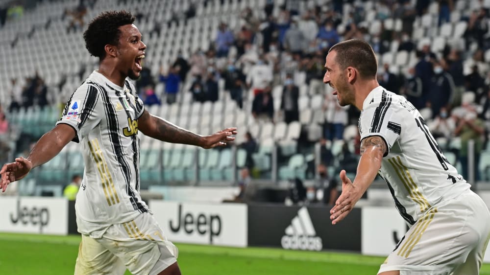 Der Neuzugang und der Alteingesessene feiern: Weston McKennie und Leonardo Bonucci bejubeln das entscheidende 2:0 für Juve.