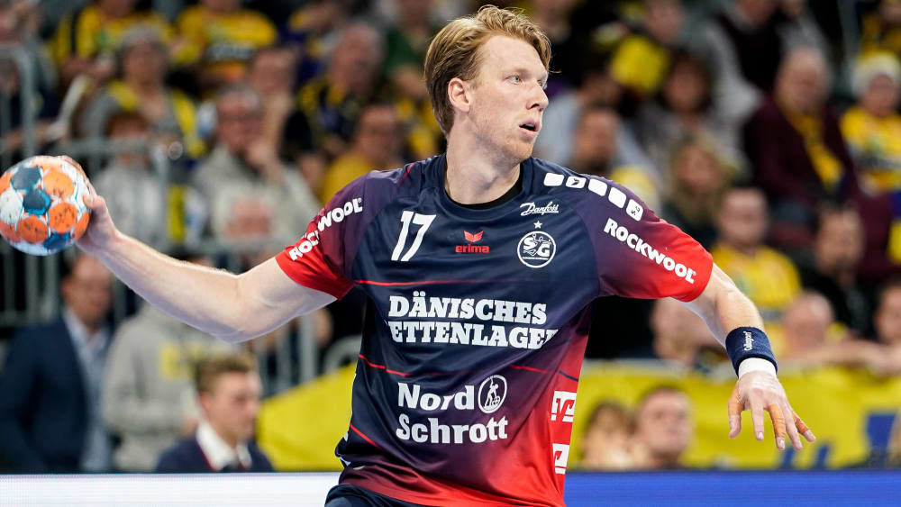 HC Erlangen Holt Simon Jeppsson Nikolas Katsigiannis Vor Absprung 
