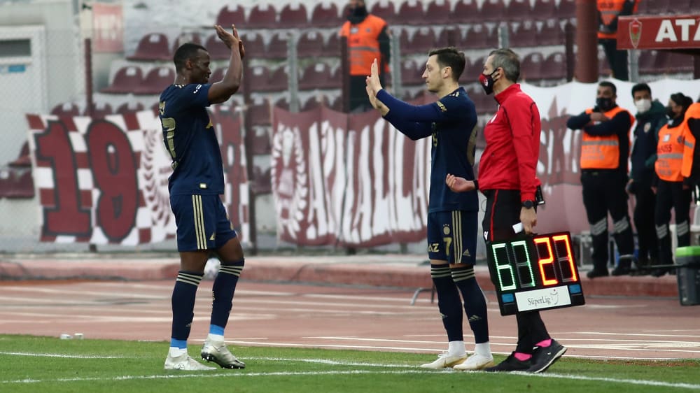 Neu bei Fener: Mesut Özil feierte am Dienstag sein Debüt.