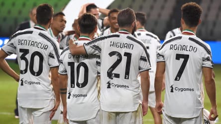 Die Spieler von Juventus Turin haben im Rückspiel des Champions-League-Achtelfinals Olympique Lyon vor der Brust.
