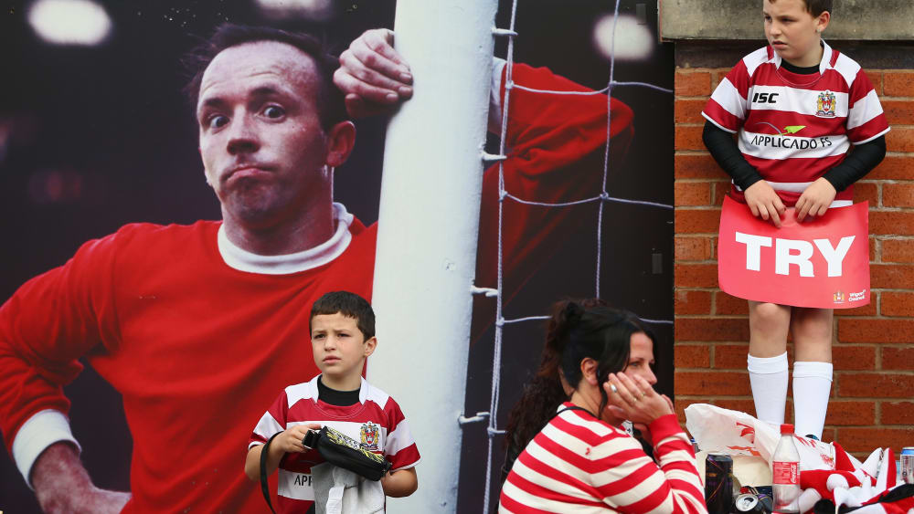 Nobby Stiles, hier auf einem großen Foto am Stadion Old Trafford in Manchester, verstarb mit 78 Jahren.