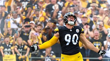 September 13, 2026, Pittsburgh, Pennsylvania, USA: Pittsburgh Steelers linebacker T.J. WATT (90) leaps in front of the crowd before the NFL, American Football Herren, USA football game between the Pittsburgh Steelers and the Atlanta Falcons in Pittsburgh, Pennsylvania. Pittsburgh USA - ZUMAg257 20260913_zsp_g257_074 Copyright: xBrentxGudenschwagerx