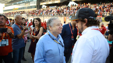 Jean Todt mit Fernando Alonso (re.)