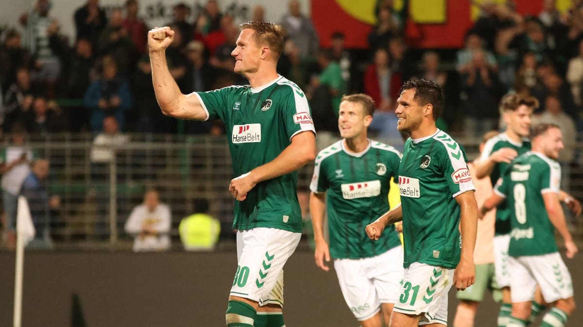 Dietrichs-Anschluss-kommt-zu-sp-t-VfB-L-beck-springt-gegen-Werder-II-an-die-Spitze