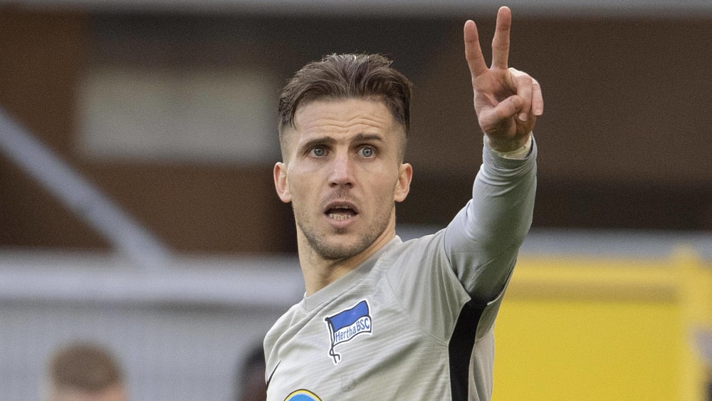 Herthas Peter Pekarik betreibt viel Werbung in eigener Sache.