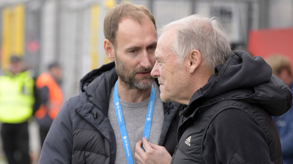 Im ständigen Austausch: NLZ-Leiter Jochen Sauer (li.) und Hermann Gerland vom FC Bayern München.