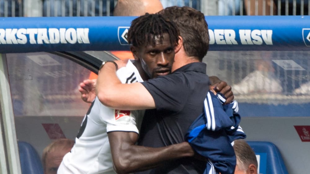 Trainer Dieter Hecking stand immer hinter ihm: Bakery Jatta (l.).