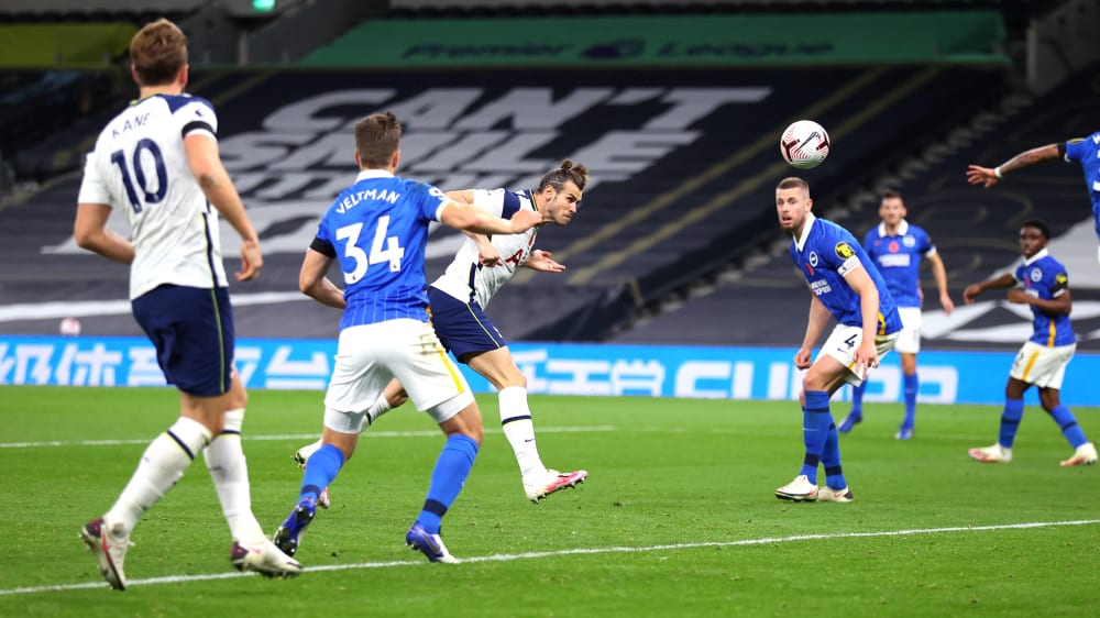 Köpfchen muss man haben: Gareth Bale (M.) trifft zum 2:1.