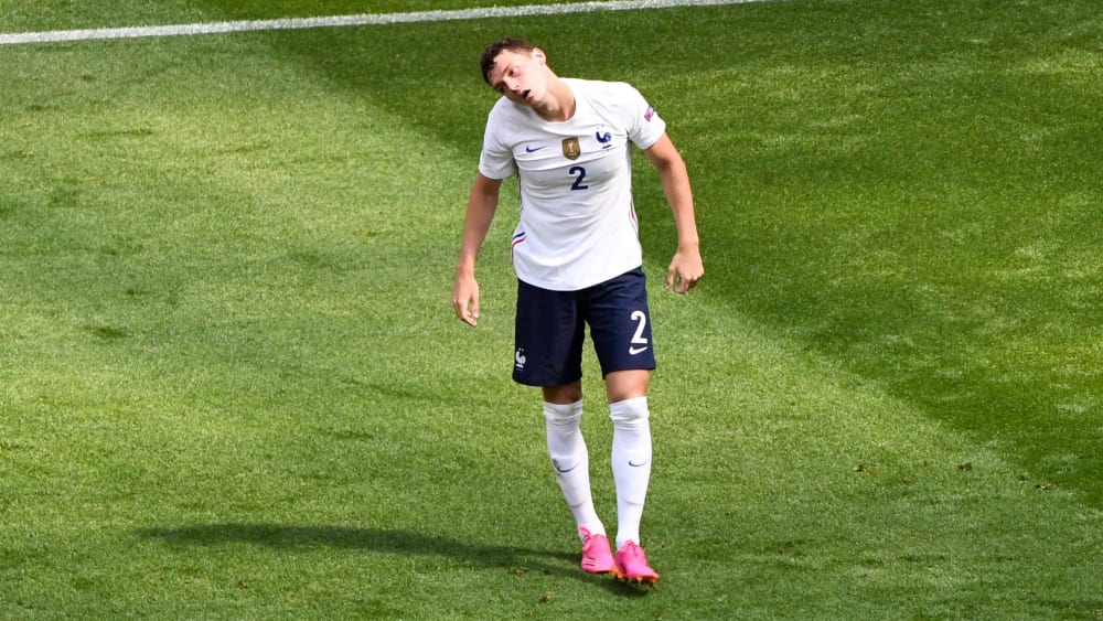 Er war zu Beginn des Ungarn-Spiels schwer gestürzt: Frankreichs Rechtsverteidiger Benjamin Pavard.