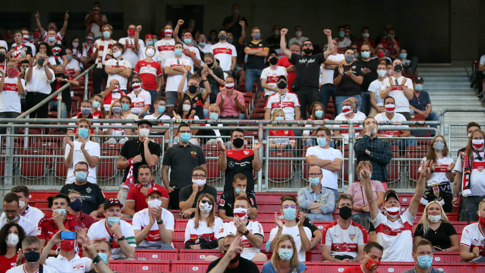 Fans des VfB Stuttgart am ersten Spieltag gegen de SC Freiburg.