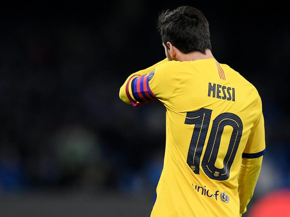 Diego Diego Messi Wird In Neapel Spottisch Empfangen Und Taucht Ab Kicker