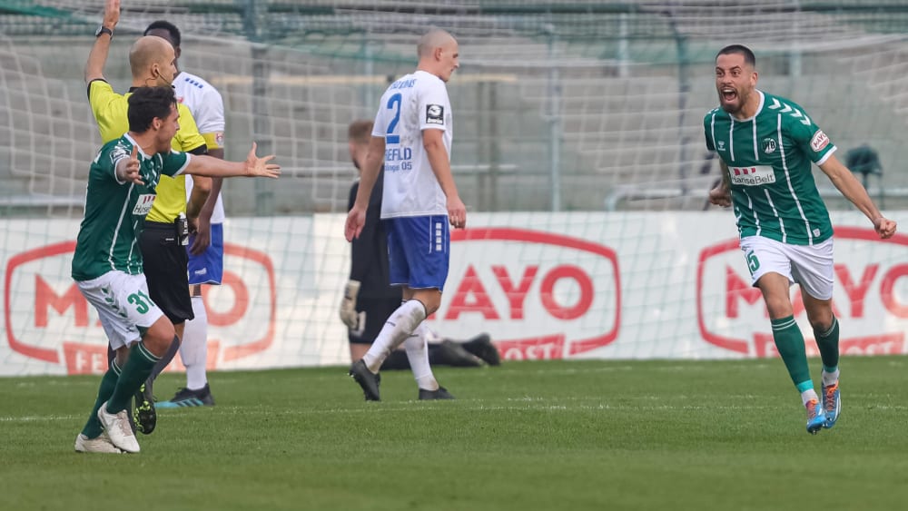 Vorbereiter und Torschütze: Die Lübecker Mirko Boland und Ersin Zehir (r.)