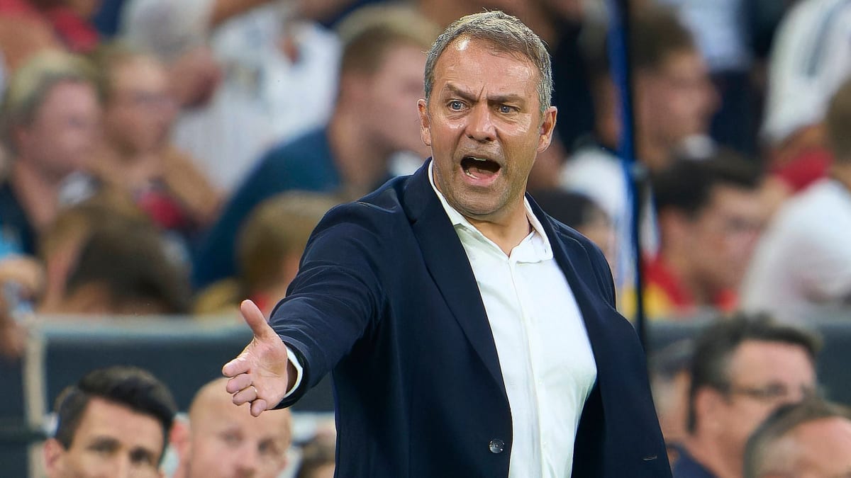 هانسي فليك، مدرب المنتخب الألماني، يدافع بشدة عن اختياراته للفريق أمام الانتقادات