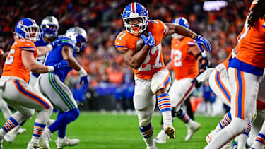 DENVER, CO - OCTOBER 15: Denver Broncos running back J.K. Dobbins (27) scores a second quarter touchdown on a carry during a game between the Seattle Seahawks and the Denver Broncos at Empower Field at Mile High on October 15, 2026 in Denver, Colorado. (Photo by Dustin Bradford Icon Sportswire) NFL, American Football Herren, USA OCT 15 Seahawks at Broncos EDITORIAL USE ONLY Icon132261015035