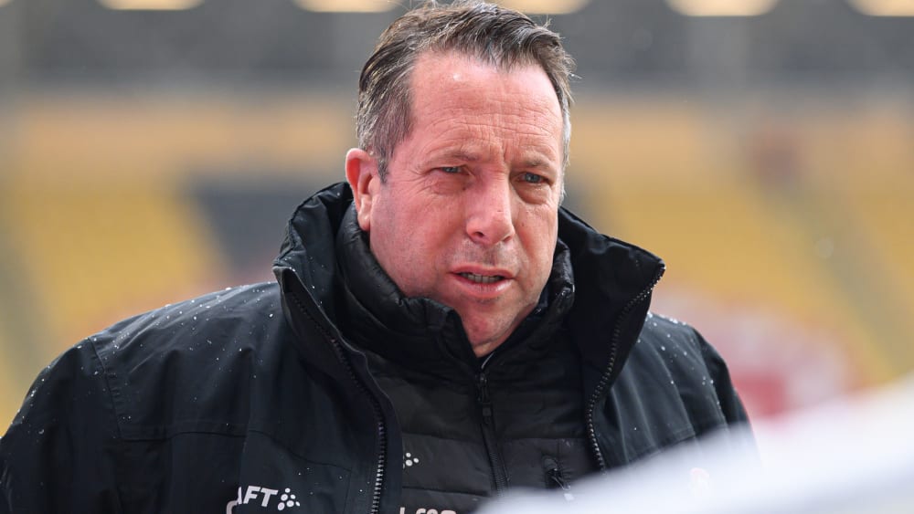 Musste sich am Montagvormittag ins Krankenhaus begeben: Dresdens Trainer Markus Kauczinski.
