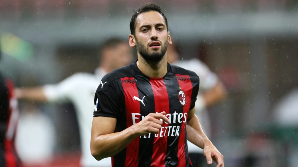 Corona-Fälle bei Milan und Napoli - Hakan Calhanoglu ...