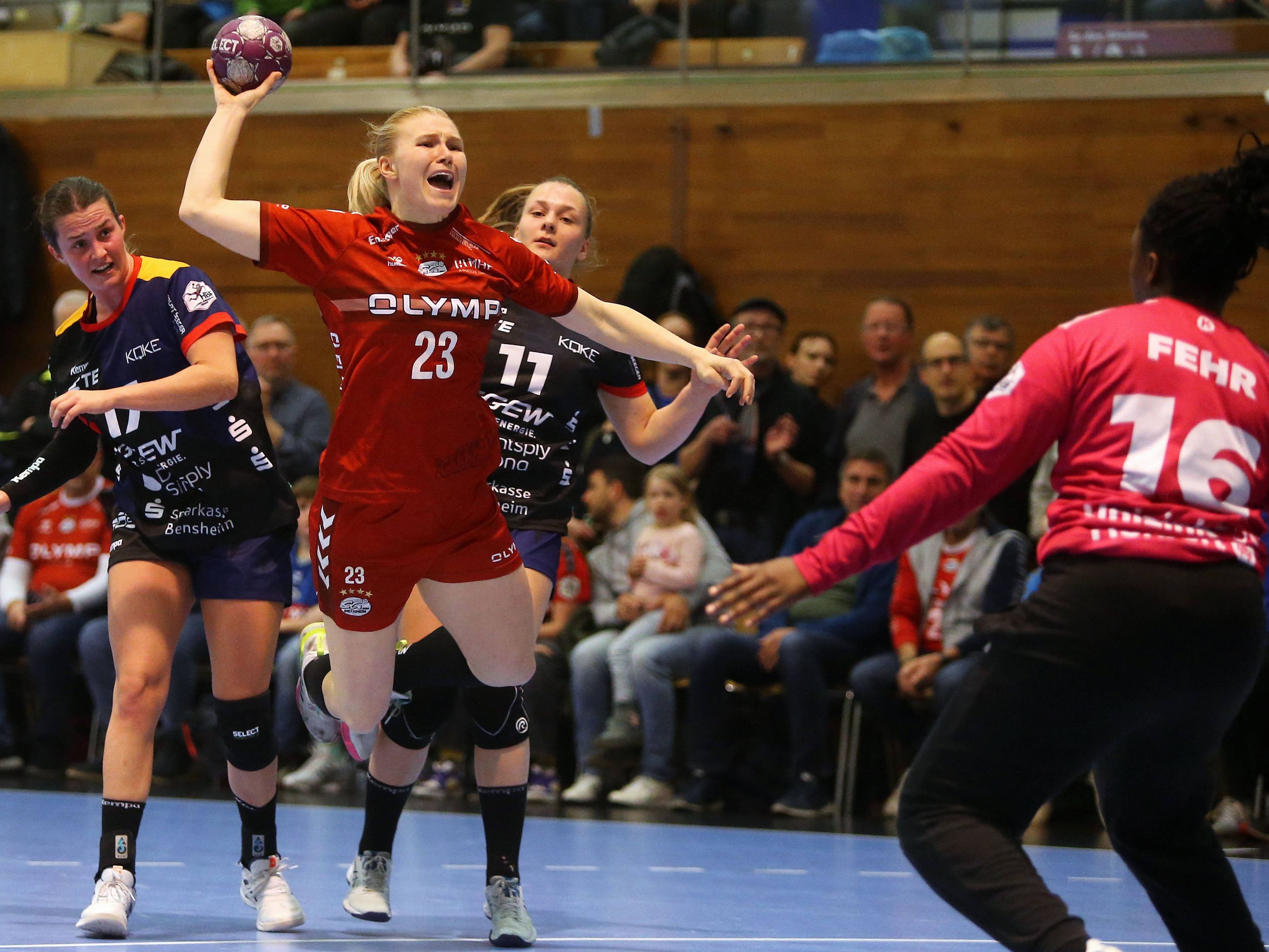 Topspiel Handball Bundesliga Frauen mit Problemen bei Dyn