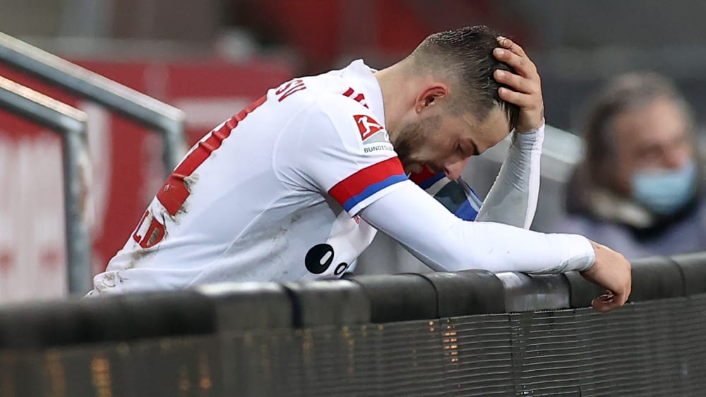 Ließ sich in der Nachspielzeit provozieren und sah Rot: Tim Leibold.