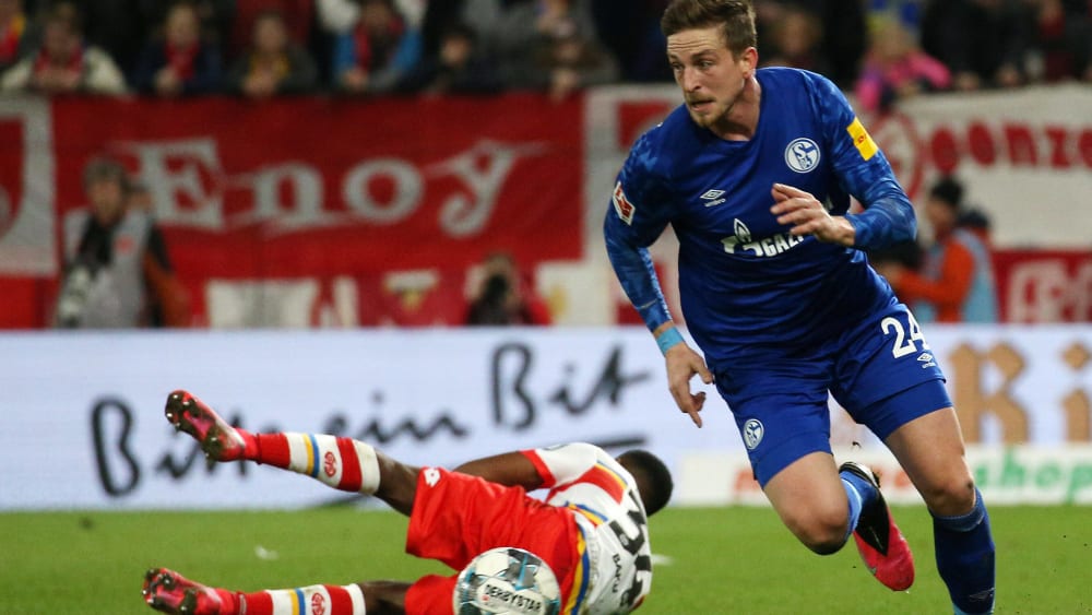 Schalkes Bastian Oczipka richtet einen Appell an die Fans.