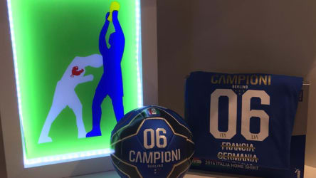 Marco Materazzi zeigt seinen "Schrein".