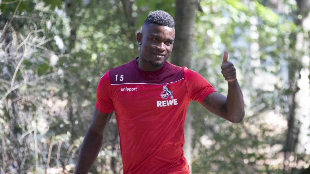 Daumen hoch: Jhon Cordoba ist auf dem Sprung nach Berlin.