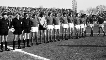 Die jüngste Mannschaft der Bundesliga-Geschichte: Die Schalker am 31. März 1973 beim 1:1 gegen Hertha.