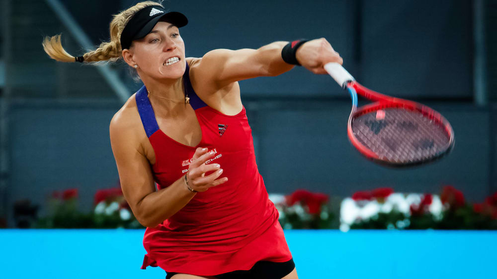 Weiter, weil Simona Halep aufgeben musste: Angelique Kerber.