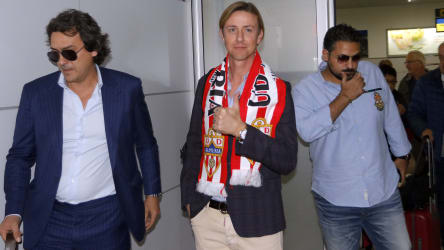 Daumen hoch: Guti ist neuer Trainer in Almeria.