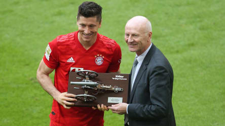 Robert Lewandowski mit kicker-Chefreporter Karlheinz Wild.