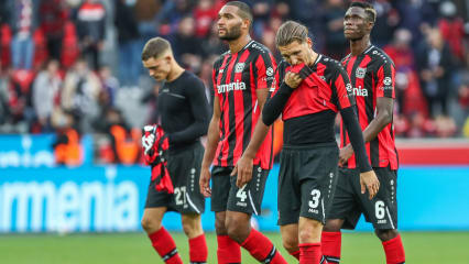 Niedergeschlagen: Die Bayer-Spieler nach der Abreibung durch den FC Bayern.