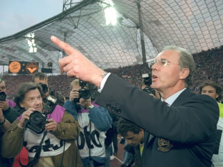 Plötzlich wieder mittendrin: Franz Beckenbauer vor dem Hinspiel gegen Girondins bordeaux im Olympiastadion.