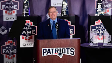 NFL, American Football Herren, USA New England Patriots Hall of Fame Oct 21, 2023; Foxborough, MA, USA; New England Patriots head coach Bill Belichick gives a speech at the 2023 Patriots Hall of Fame induction in the Cross Insurance Pavilion at Gillette Stadium. Foxborough MA USA, EDITORIAL USE ONLY PUBLICATIONxINxGERxSUIxAUTxONLY Copyright: xEricxCanhax 20231021_gma_qe2_0112