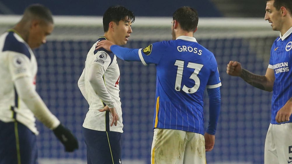 Ex-Bundesliga-Profis unter sich: Christian Groß tröstet Heung-Min Son.