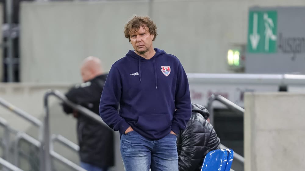 KFC Uerdingens Trainer, Stefan Krämer, übernimmt die Verantwortung für die Niederlage gegen Wiesbaden.