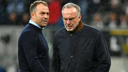 Karl-Heinz Rummenigge (rechts) und Trainer Hansi Flick
