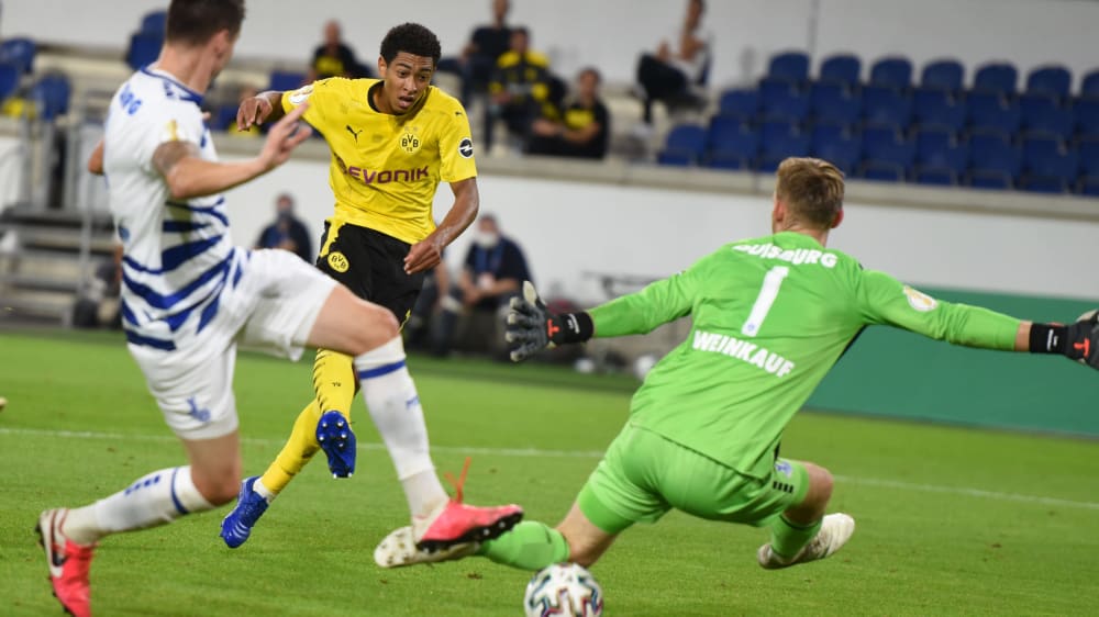 Einstand nach Maß für den 17-Jährigen: Jude Bellingham hat in seinem ersten Pflichtspiel für Dortmund direkt getroffen.
