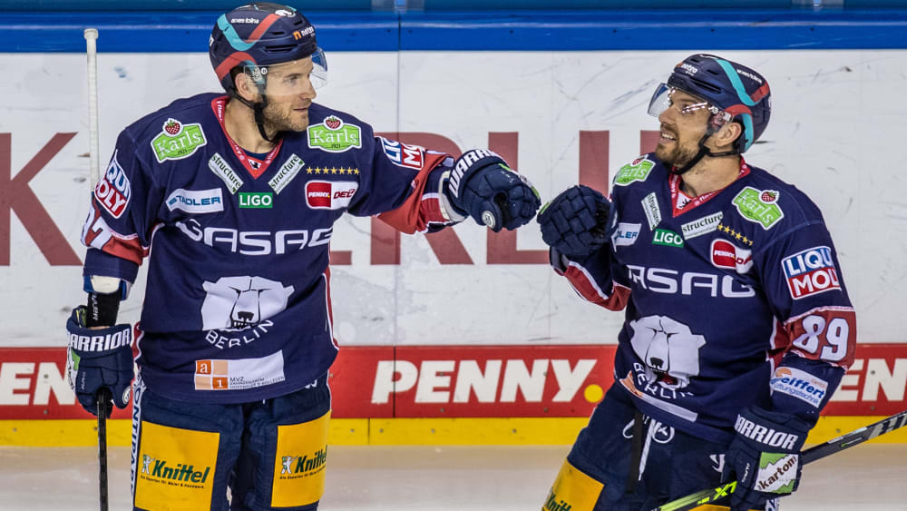 Die Eisbären Berlin setzten sich gegen den ERC Ingolstadt durch und stehen im DEL-Finale gegen Wolfsburg.