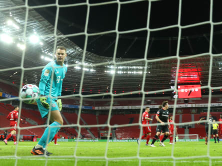 Gegen Patrik Schicks Volley in Leverkusen war Manuel Neuer chancenlos.
