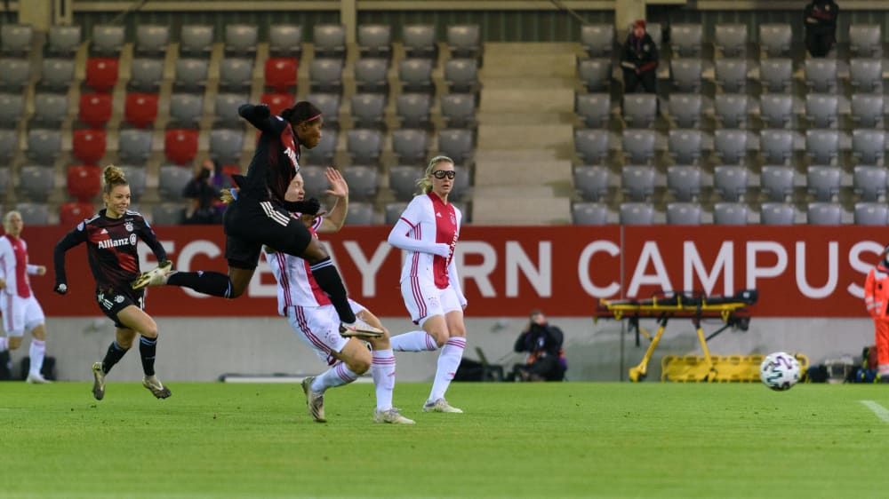 Erste Minute, erstes Tor für Bayern: Lineth Beerensteyn trifft.