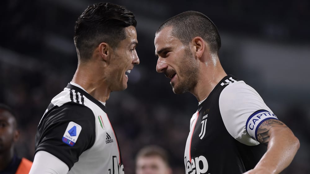 Jubelnde Turiner: CR7 und Leonardo Bonucci feierten nicht nur das 1:0 und das 2:1, sondern auch den Sieg über Bologna.