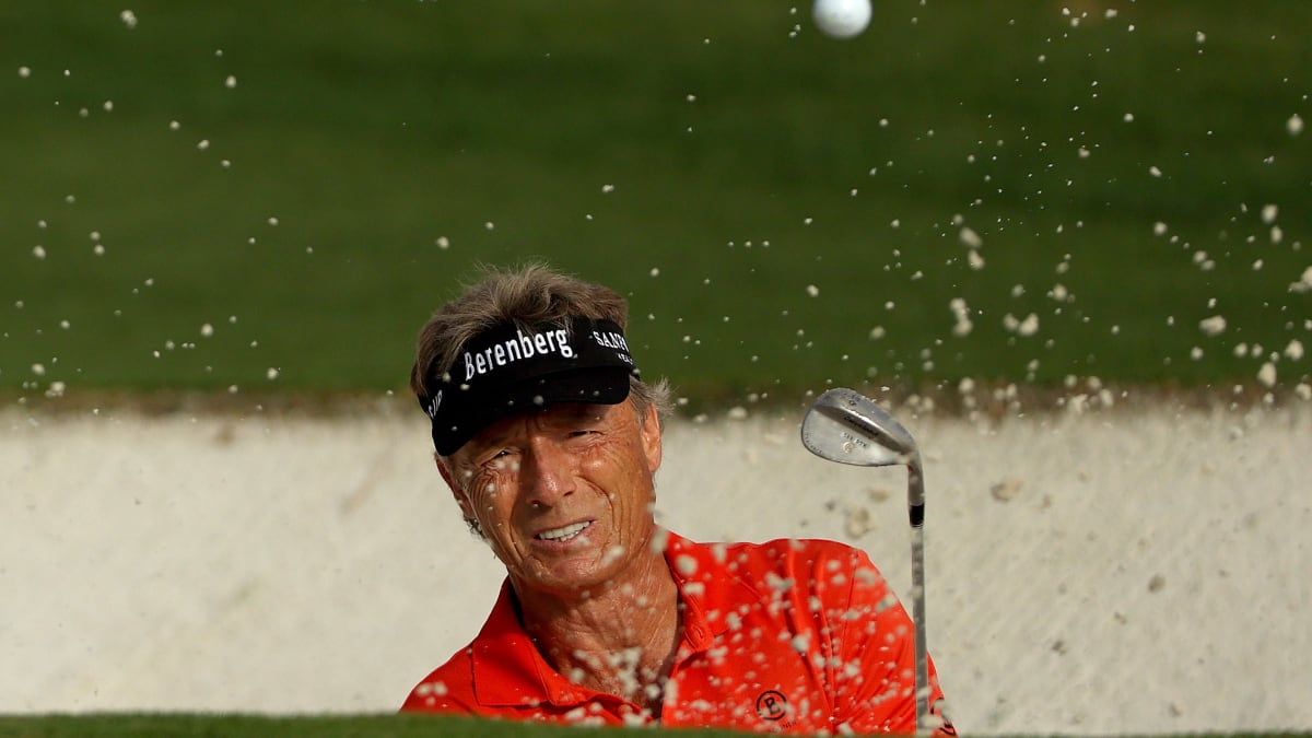 Golf Langer Nach Masters Rekord Welche Farbe Hat Das Jackett Kicker Hemd, jackett und hose fuer ihn, auf dem kirchenstuhl lag ein hut; golf langer nach masters rekord