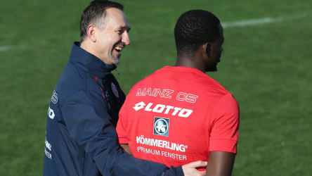 FSV-Trainer Achim Beierlorzer hält große Stücke auf Jean-Philippe Mateta.