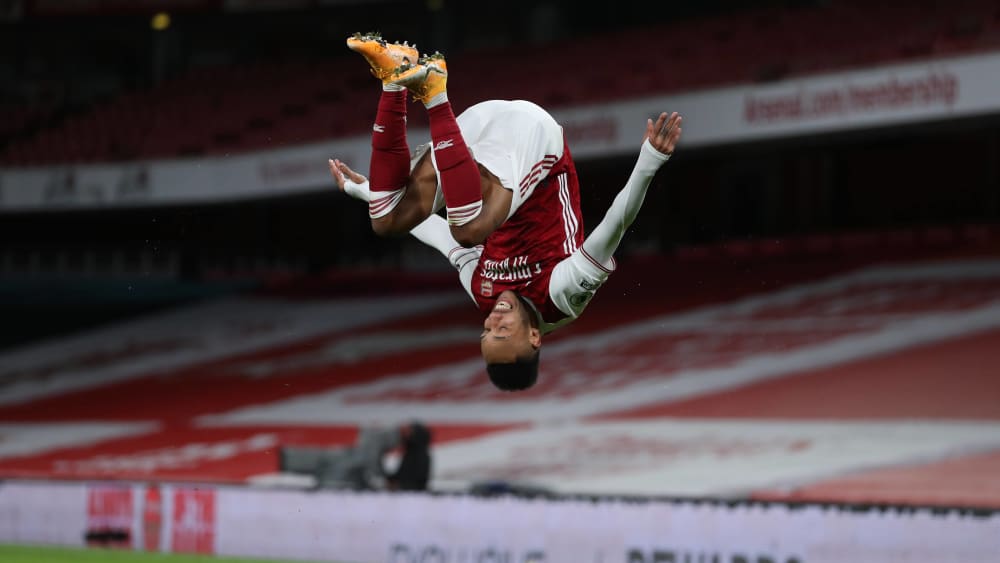 Die Welt steht Kopf: Pierre-Emerick Aubameyang beim Torjubel.