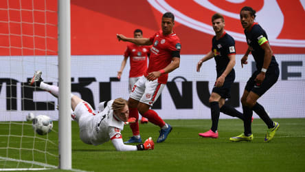 Der erste Streich: Timo Werner (2.v.r.) erzielt das 1:0, auch Yussuf Poulsen (r.) sollte noch erfolgreich sein.