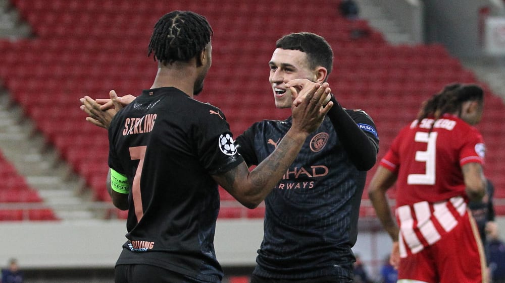 Vorbereiter und Torschütze: Raheem Sterling und Phil Foden (re.) bejubeln den Führungstreffer.