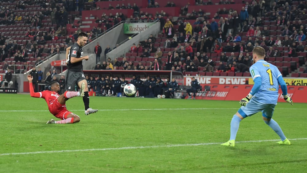 Der Joker sticht: Sargis Adamyan (2.v.li.) überwindet Timo Horn (re.).