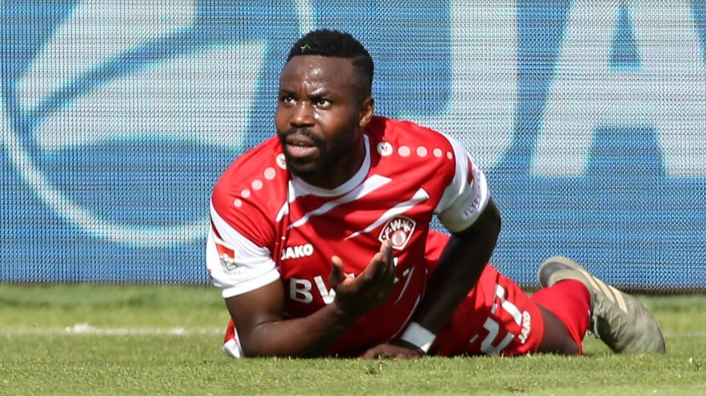 Ein Lichtblick am Boden: Würzburgs Nzuzi Toko.