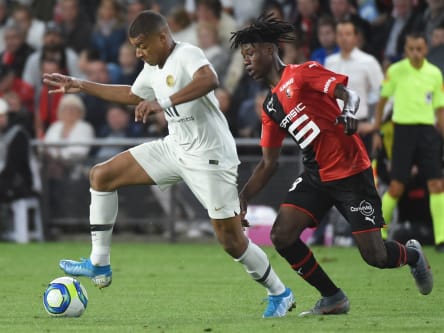 Frankreichs Toptalente unter sich: Eduardo Camavinga jagt Kylian Mbappé.