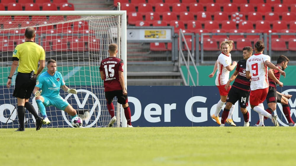Poulsen (#9) trifft zum 2:0
